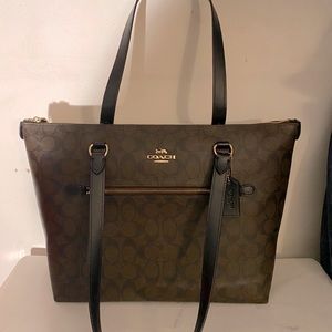 Gallery Tote In Signature Canvas